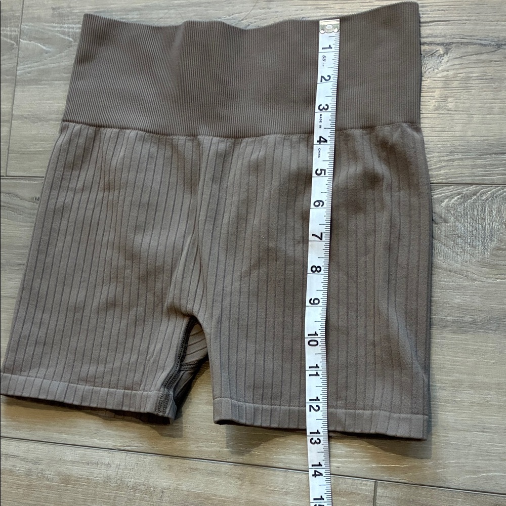 H&M Ribbed High-Waist Women’s Shorts — Taupe No Tag Best for XS - Picture 9 of 9